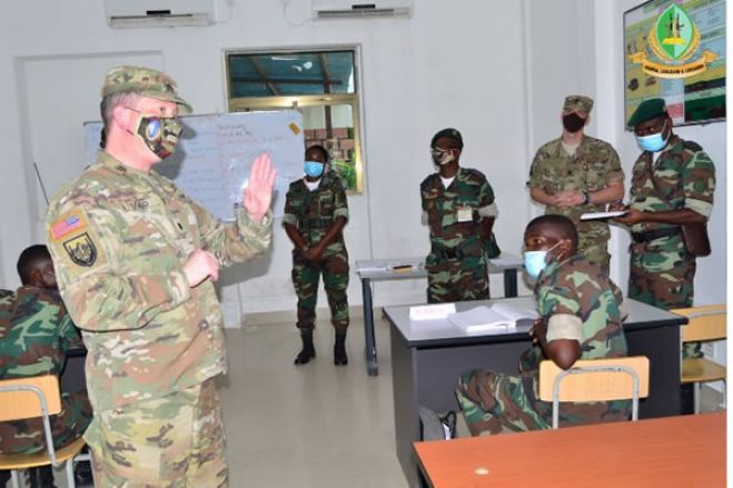 Militares norte-americanos  visitaram à Academia das FAA no Lobito em Benguela