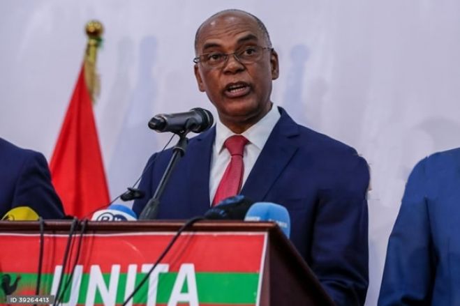 Líder da UNITA lamenta que depois de 20 anos de paz em Angola ainda se radicalize representatividade no Parlamento