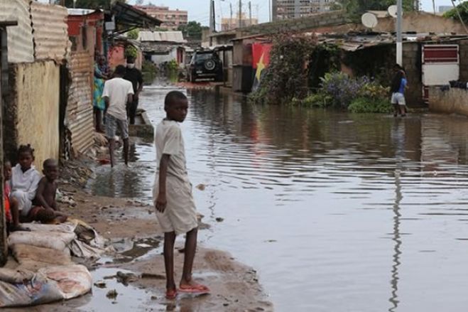 Chuvas provocam seis mortos e mais de 5.000 casas inundadas em Luanda