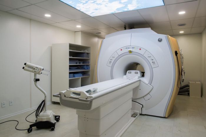Analista aponta falta de quadros para operar os equipamentos modernos entre as graves “doenças” nas novas unidades hospitalares no país