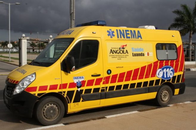 Governador de Luanda constata o abandono de 30 ambulâncias do INEMA em Viana