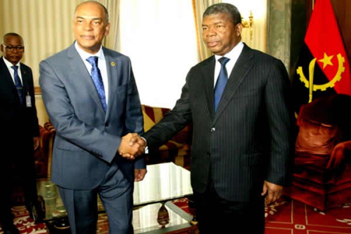 Após ataques contra UNITA, angolanos sugerem que PR vá ao debate com Adalberto Júnior