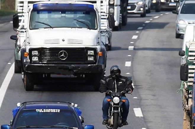 Mototaxistas e camionistas de Luanda querem revogação total de restrições à circulação