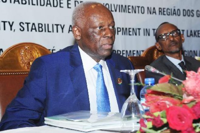 Angola precisa de crescer 6% ao ano para reduzir pobreza -- PR Eduardo dos Santos