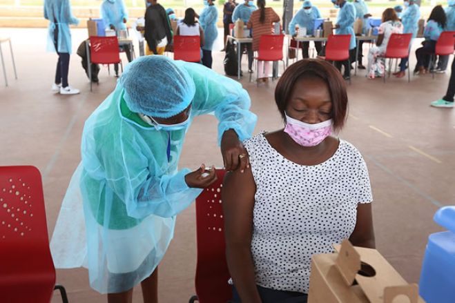 Angola inicia administração da quarta dose de vacina da covid-19 na segunda-feira