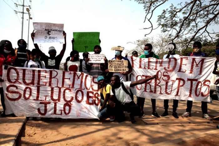 Jovens marcham em Luanda por mais medidas contra a covid e contra a pobreza