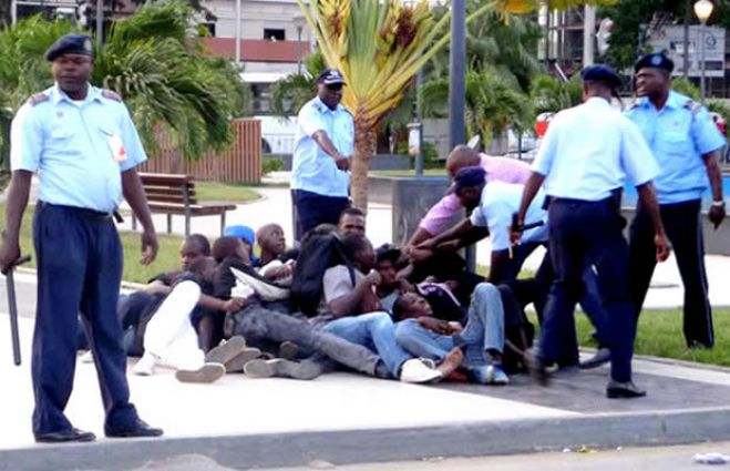 Abuso da força policial e censura ameaçam direitos humanos em Angola
