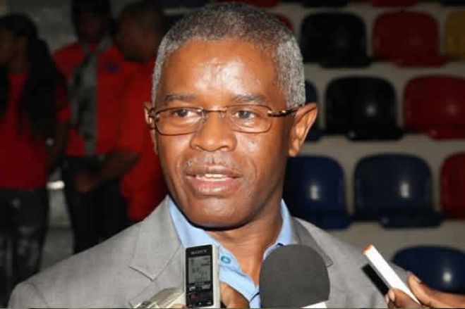 General Furtado: “o moralista sem moral” - rasga na via pública a imagem de JES