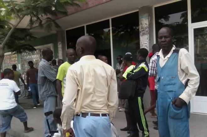 Governo provincial de Luanda impede protesto de trabalhadores sem salários há 56 meses - sindicato