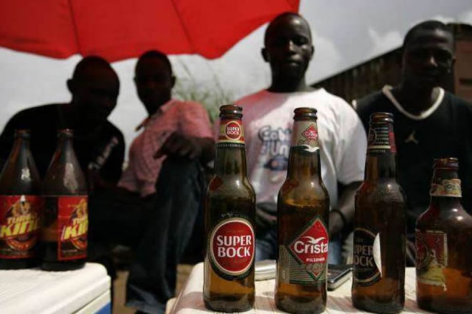Associação angolana de luta contra as drogas pede lei contra consumo excessivo de álcool