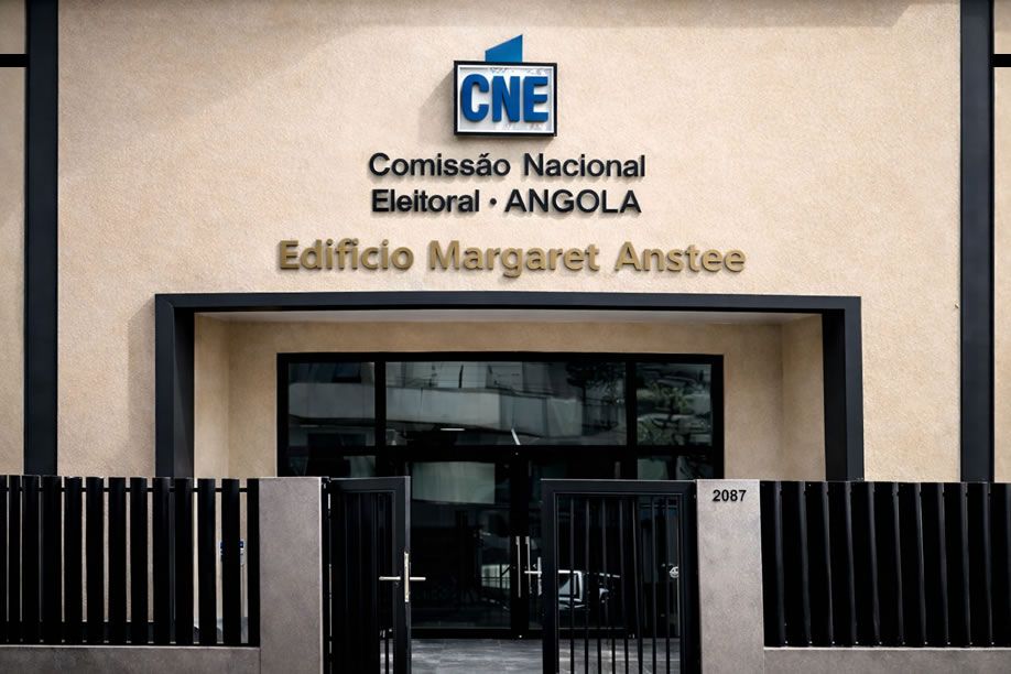 Contratação da INDRA coloca CNE sob contestação judicial em Angola