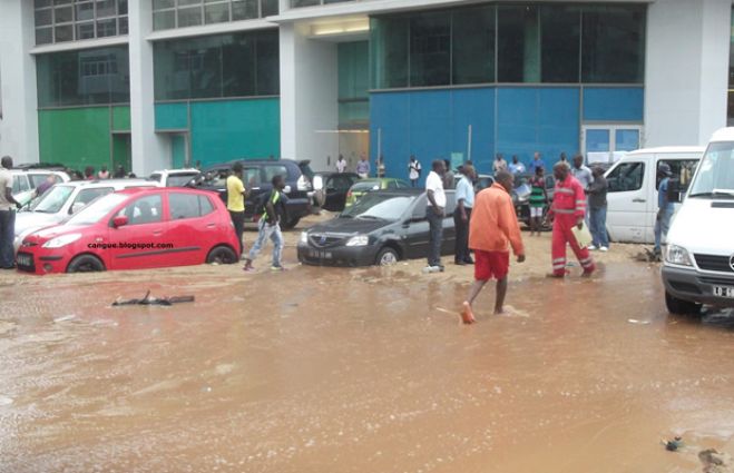 Três crianças mortas e centenas de casas inundadas em Luanda