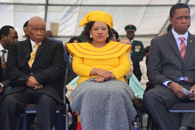 Primeira dama do Lesoto acusada de matar ex-mulher do primeiro - ministro