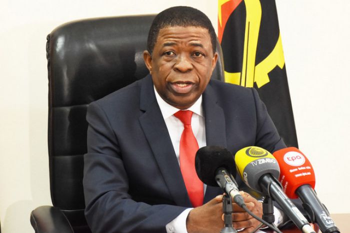 Declarações sobre destituição de PR de Angola são &quot;muito graves&quot; - porta-voz do MPLA
