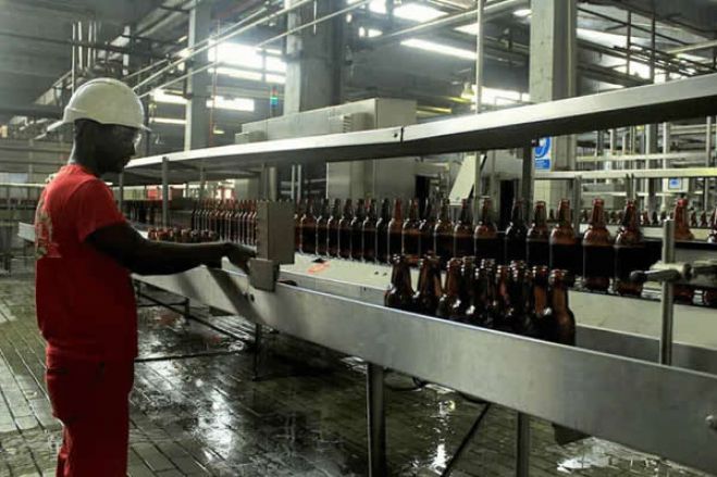 Fábricas de bebidas param por falta de divisas e quebra do poder de compra em Angola