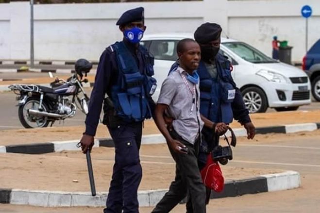 Três polícias angolanos que agrediram jornalista vão responder disciplinarmente