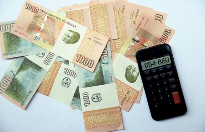 Kwanza vai continuar a desvalorizar-se até 104,2 por dólar em 2019