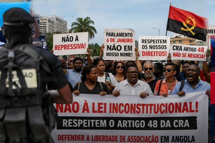 Nas curvas da Serra da Leba, a democracia não pode capotar