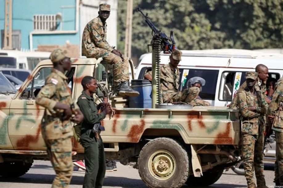 Paramilitares sudaneses dizem controlar aeroporto e palácio presidencial de Cartum