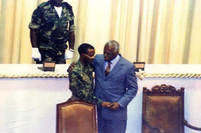 UNITA foi “maior beneficiária" da paz quando ex-PR perdoou dirigentes "franzinos” – Job Capapinha