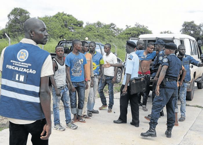 Cerca de 900 cidadãos estrangeiros expulsos de Angola na última semana - SME