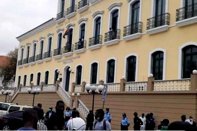 Tribunal de Luanda absolveu estudantes detidos na marcha por melhoria do ensino