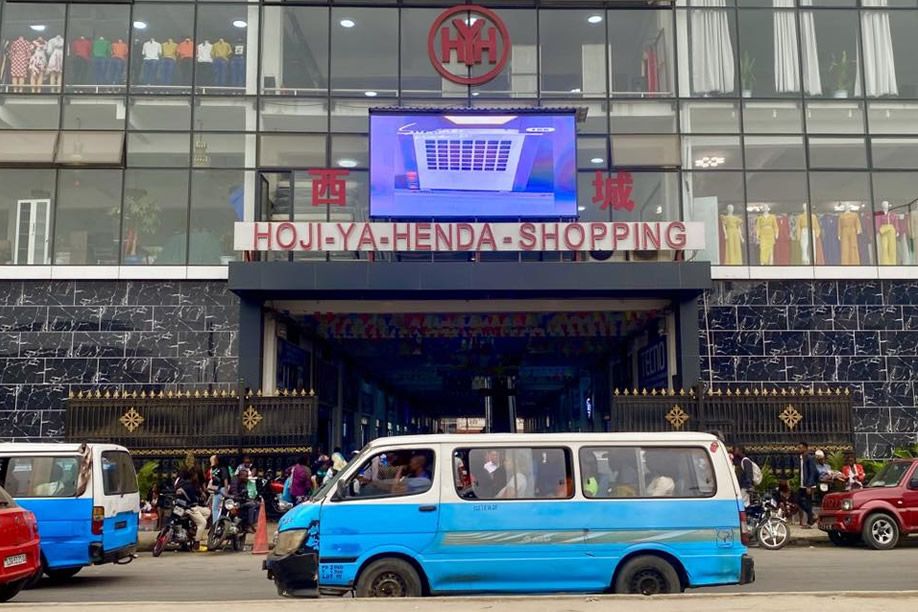 Comerciantes fazem contas à vida entre relatos de medo enquanto Luanda tenta regressar à rotina