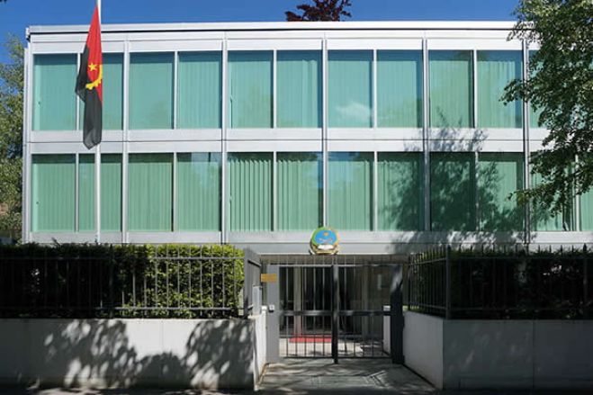 Angola deve repensar a sua missões diplomáticas