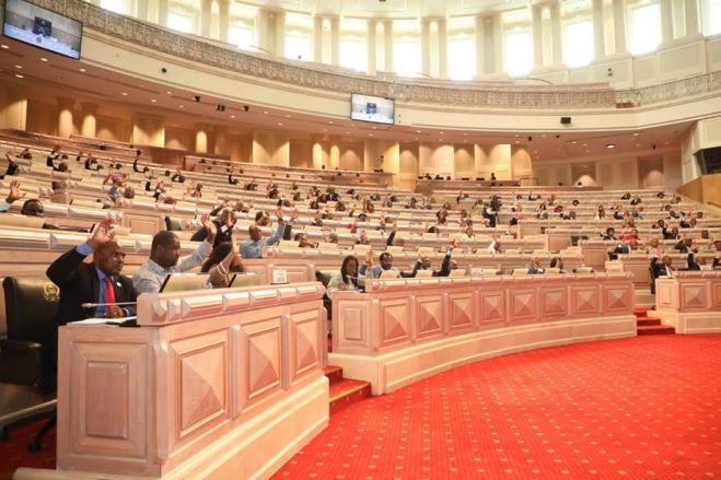 Parlamento aprova Proposta de Lei sobre Disseminação de Conteúdos falsos na Internet