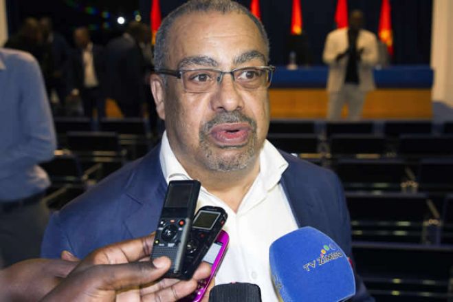 Economista angolano diz que banco de investimentos da CPLP “não tem pernas para andar”