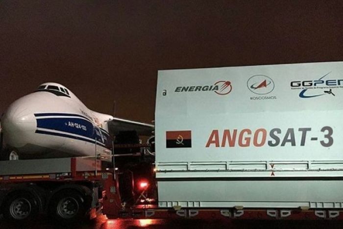 Presidente angolano aprova a construção de Angosat-3