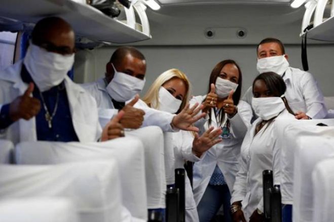Cuba envia 216 profissionais de saúde para a África do Sul no combate à covid-19