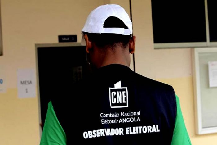 UNITA tem ou não competência para convidar os observadores às eleições?