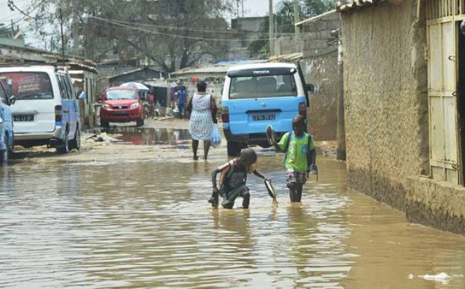 Fortes chuvas em Luanda causam dois mortos e centenas de inundações