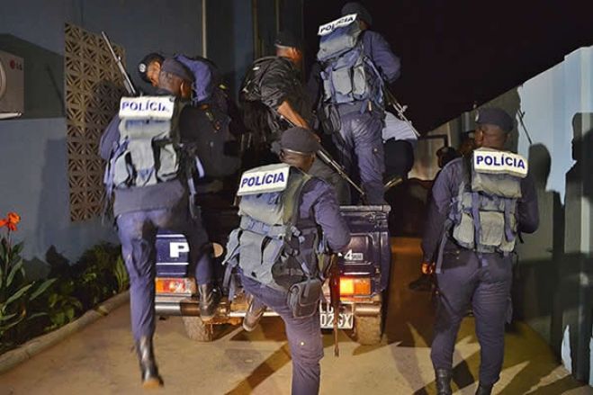 Polícia obrigada a intervir no funeral de jovem morto a tiro por um agente