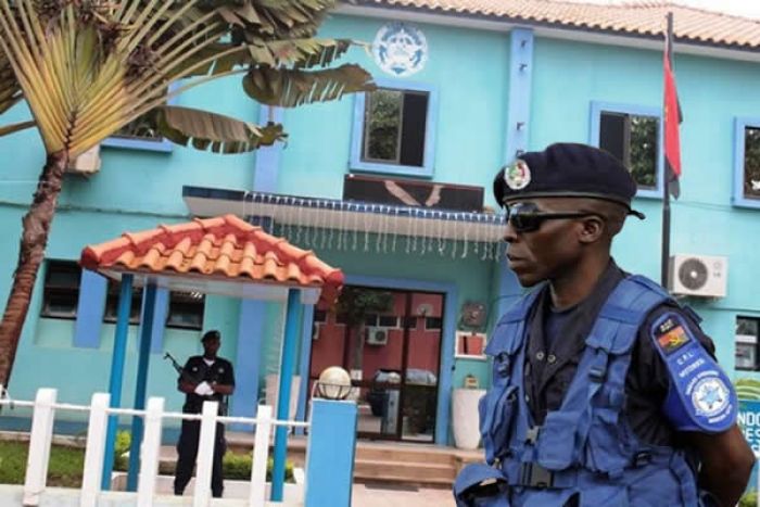 Policia Angolana suspende agentes que detiveram médico