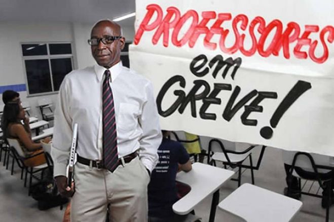 SG do Sindicato dos Professores do Ensino Superior denuncia "terrorismo de Estado" contra ele e filha