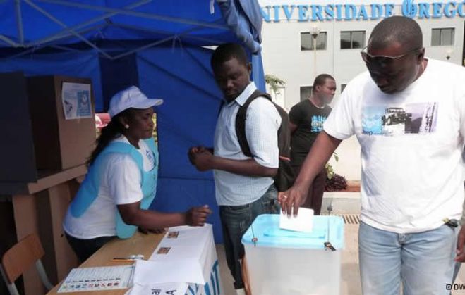 Emigrantes angolanos querem votar em 2017