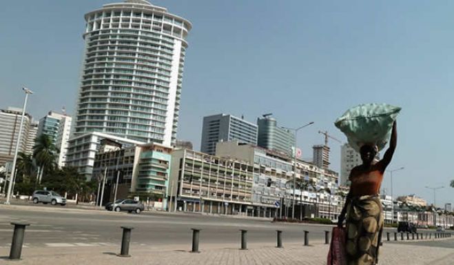 Goldman ajuda Angola a obter financiamento de um bilhão de dólares