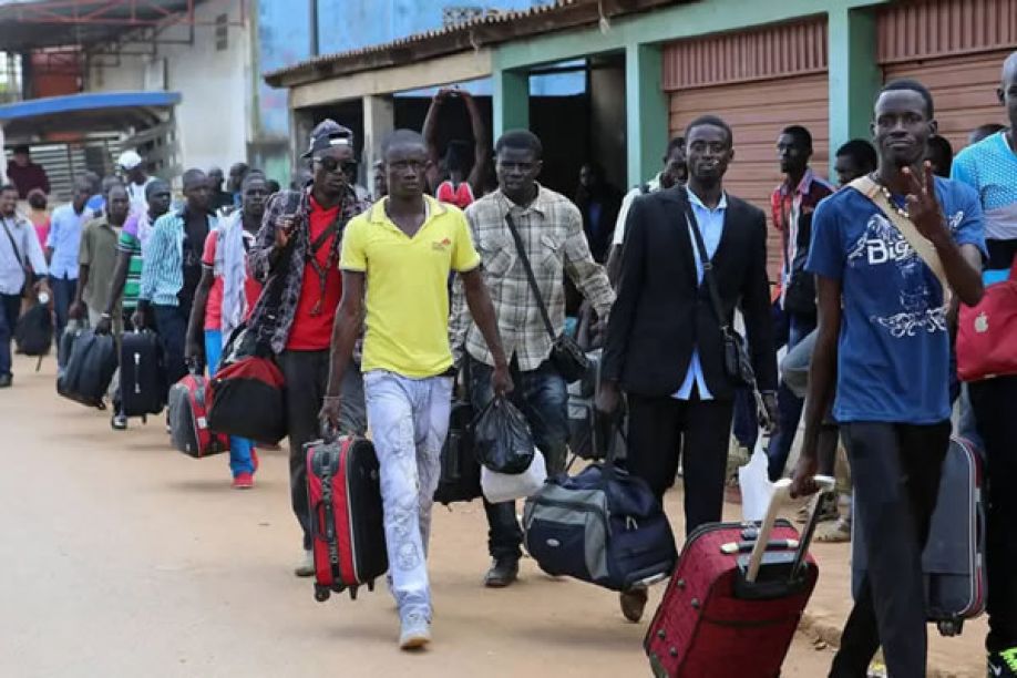Reino Unido em negociações com Angola e Cabo Verde para acolher imigrantes ilegais