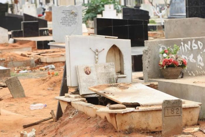 Grupo invade cemitérios no Cuanza Sul à procura de mercúrio enterrado com idoso