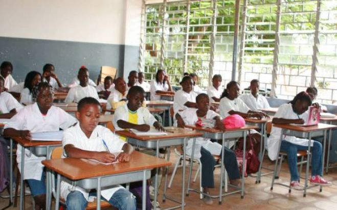 Alunos angolanos aprendem em oito anos de escola apenas metade do tempo