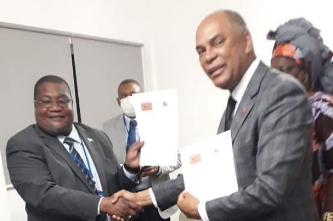 Lideres da UNITA e da Renamo de Moçambique denunciam &quot;farsa eleitoral&quot; em Angola