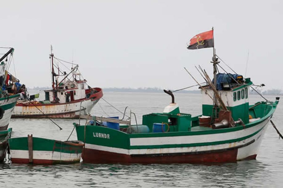 Aumento do combustível deixa pescadores de Luanda em terra