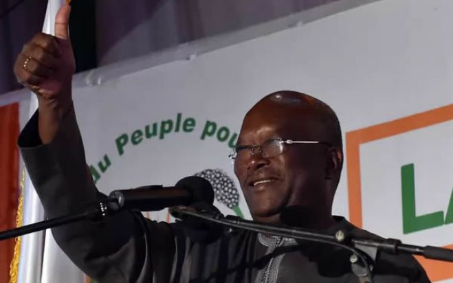 Roch Kaboré é eleito presidente no primeiro turno em Burkina Faso