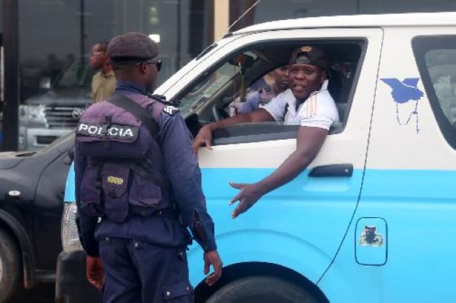 Falsos taxistas detidos por roubo a passageiros