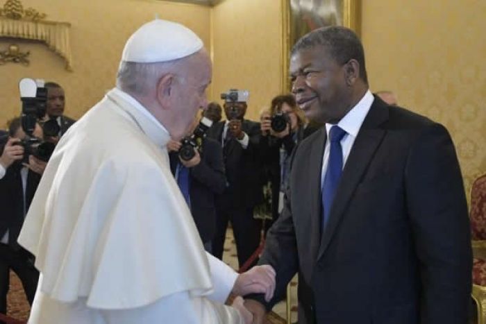 Presidente João Lourenço e Papa Francisco abordam cooperação