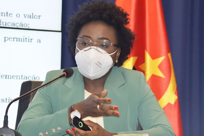 Ministra das Finanças rejeita excesso de euforia com subida do preço do petróleo