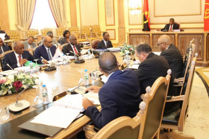 Conselho da República reúne hoje e angolanos voltam a exigir exoneração de Laborinho