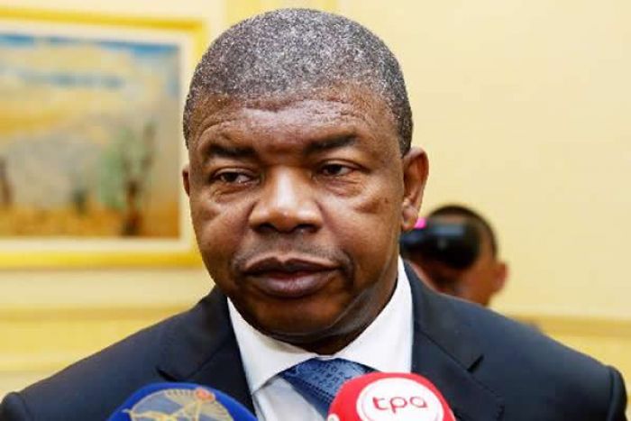 Perseguição e vingança transformam Angola num parto difícil